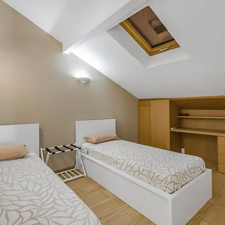 Ref 2086 - Center Spacious With Balcony To Rent شقة كان