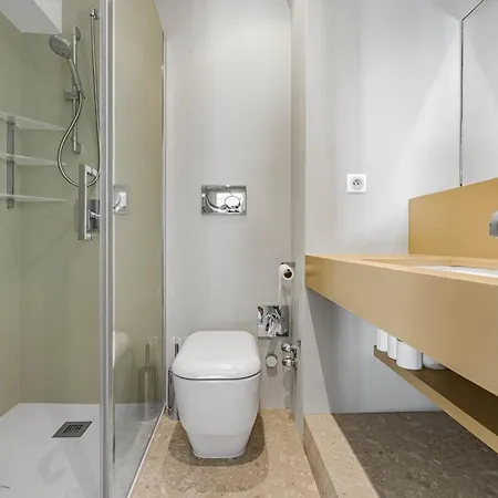 Ref 2086 - Center Spacious With Balcony To Rent *