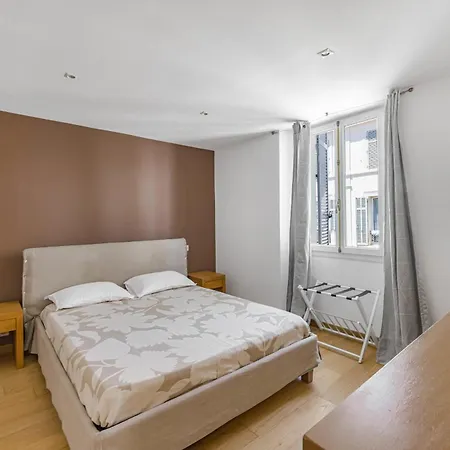 Ref 2086 - Center Spacious With Balcony To Rent شقة *